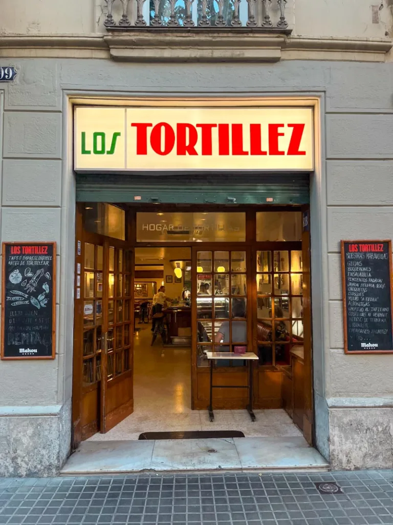 facade of los tortillez restaurant in barcelona, one the best places if looking for where to eat cheap in barcelona