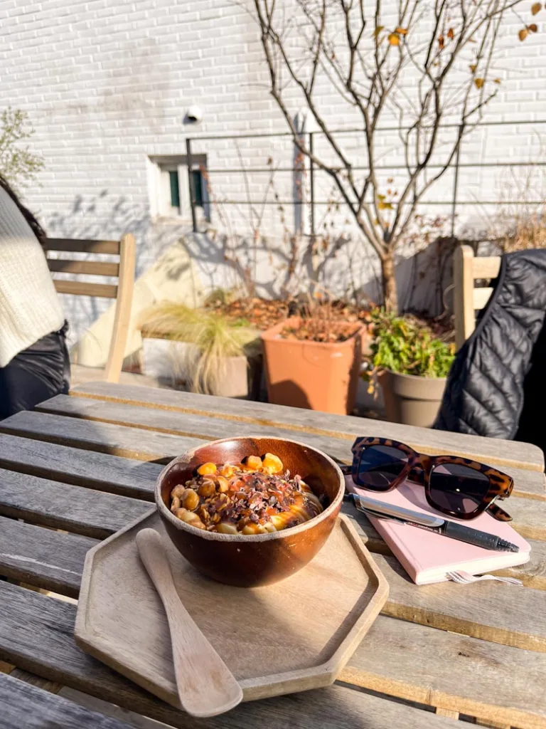 yogurt bowl with granola at thanks, oat cafe in seoul