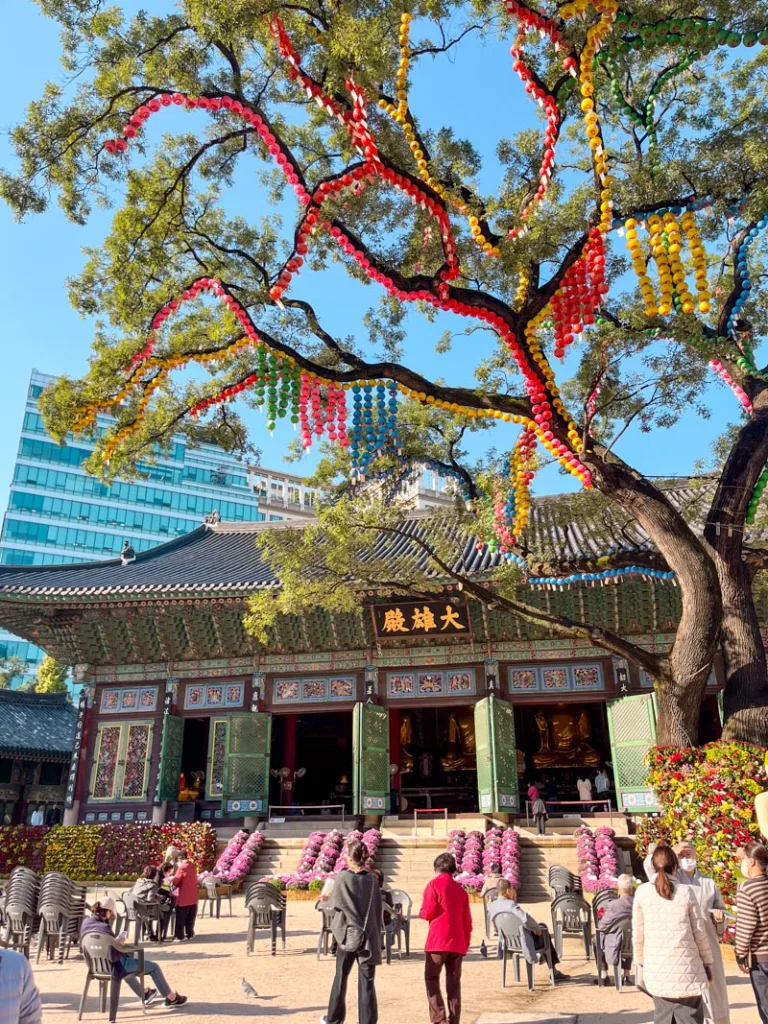 Colorful wooden Korean buddhist temple in seoul