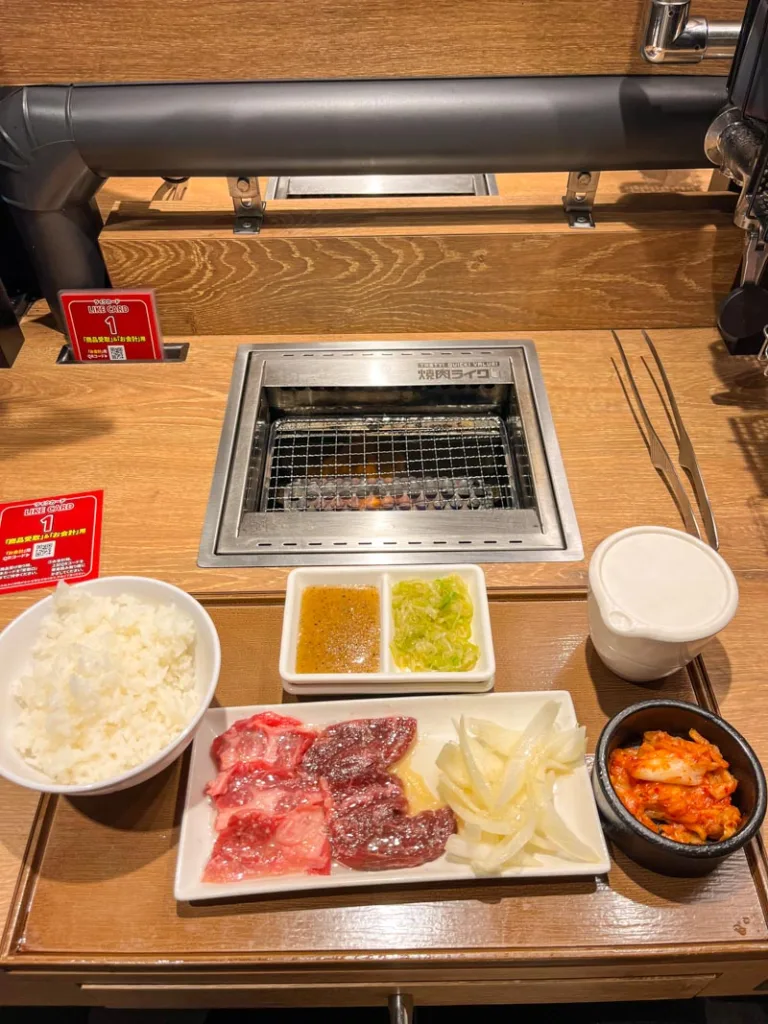A yakiniku set accompanied with a bowl of rice, kimchi and soup at Yakiniku LIKE in Tokyo