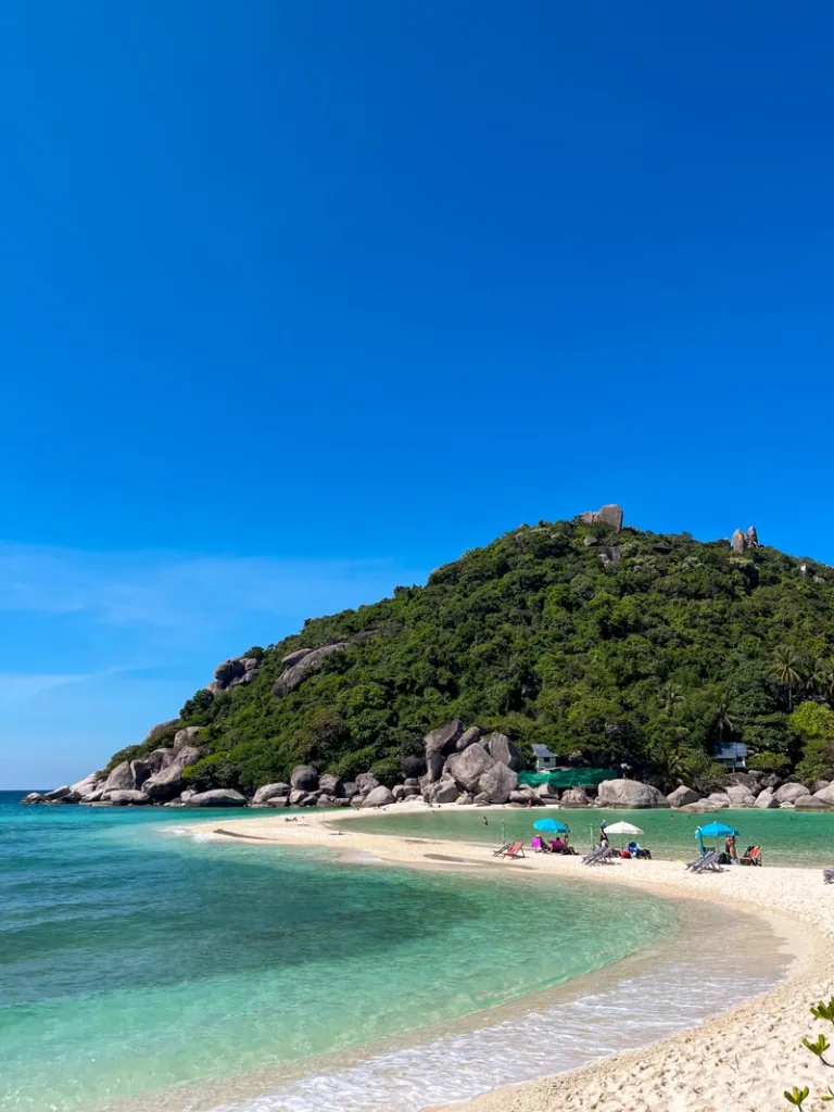 stretch of sand dividing the turquoise ocean in nang yuan island in thailand