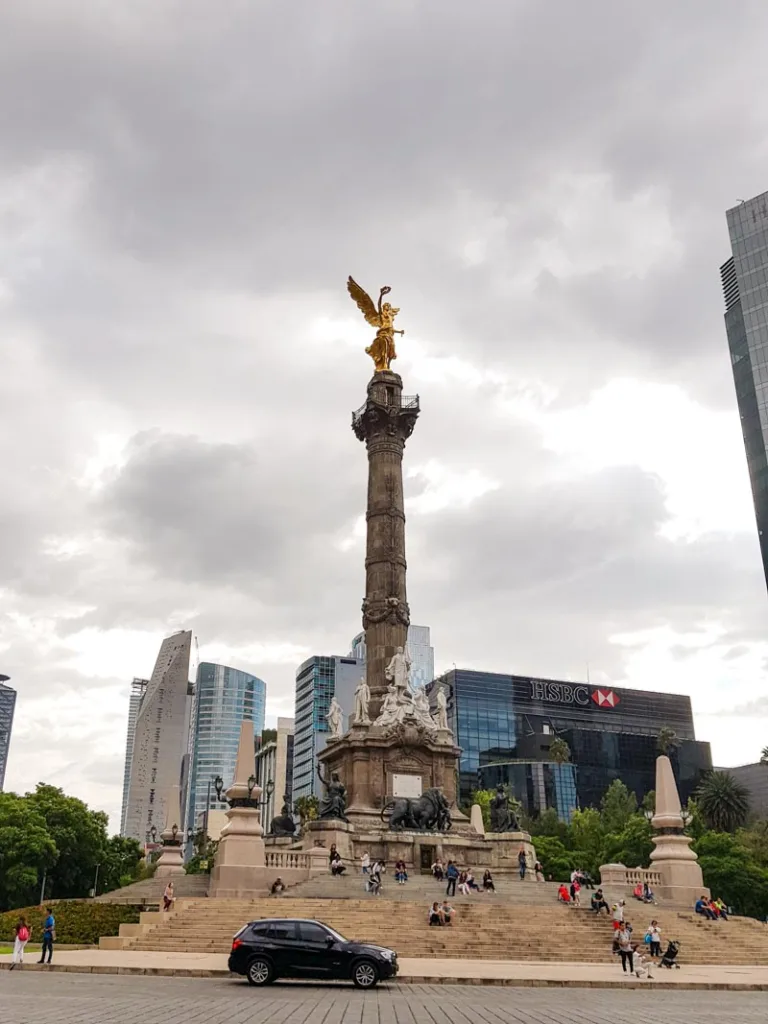 roundabout with the golden independence angel at the center in mexico city