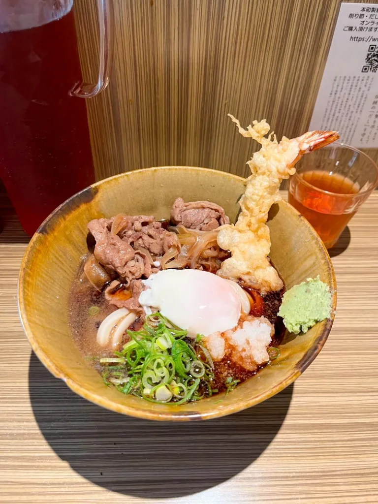 Bowl of sweet and sour beef udon noddles at Hommachi-seimenjo Honten, one of the best cheap eats in Osaka