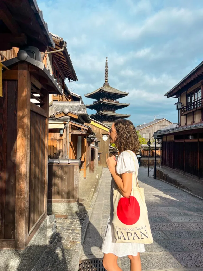 Woman standing in front of the Yasaka Pagoda in Kyoto
