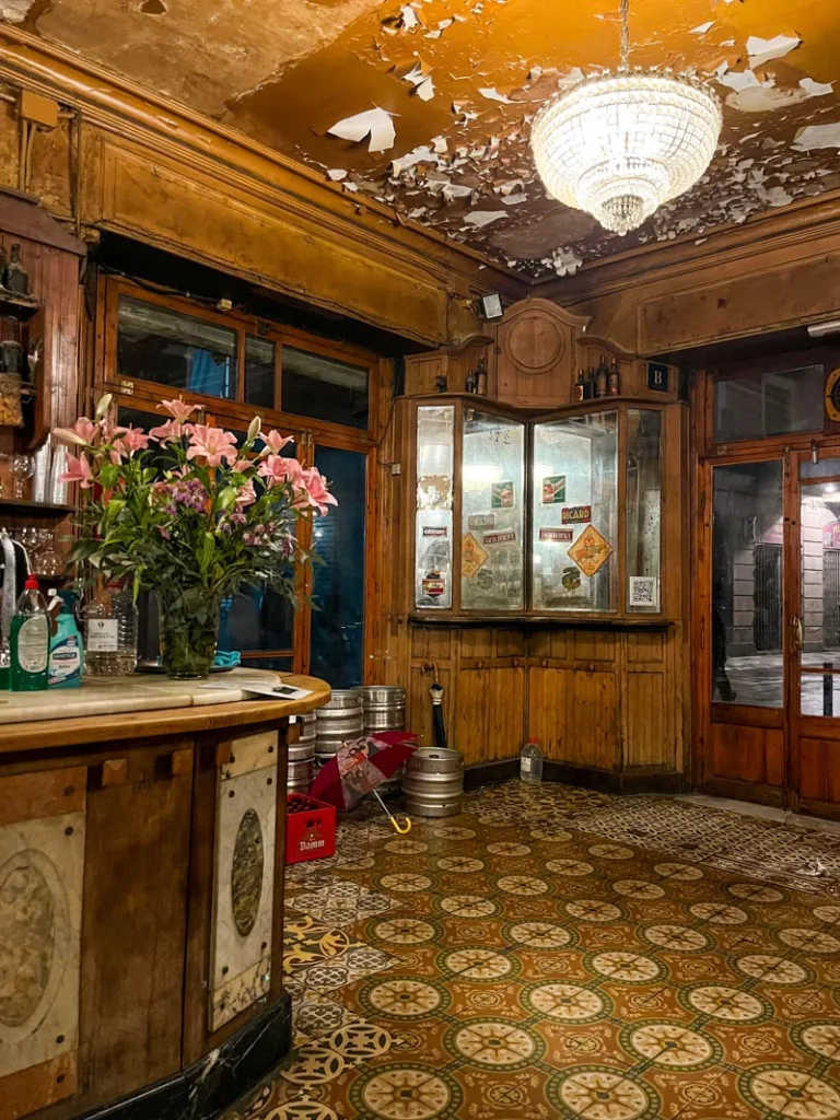 old interiors at Bar marsella, the oldest bar in barcelona