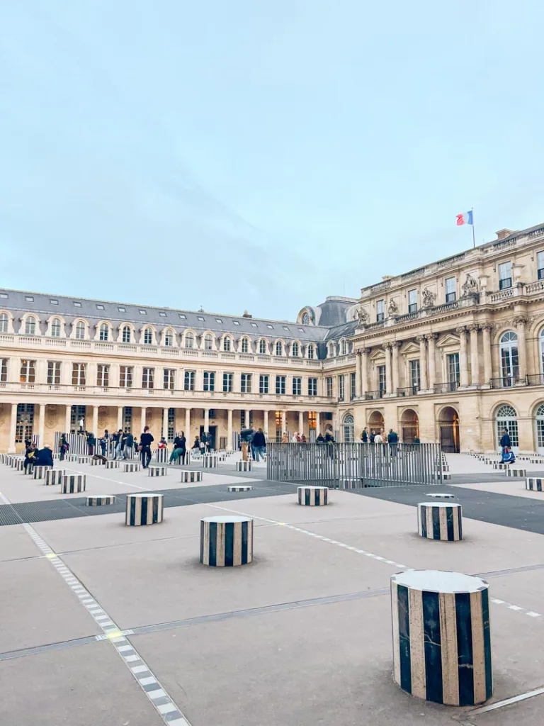 black and white columns at domaine du palais royal in paris