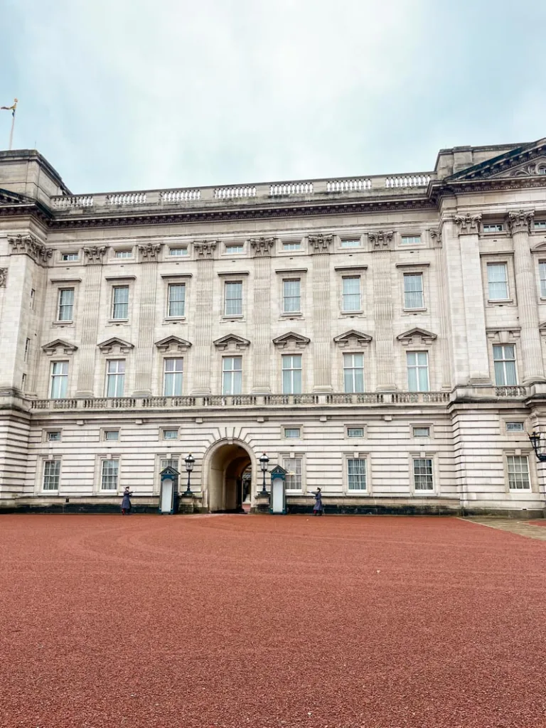 Buckingham palace in london