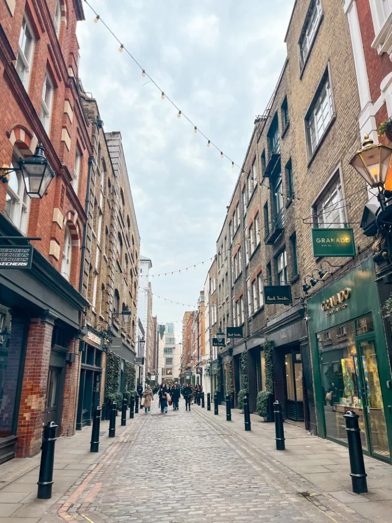 a shopping street in covent garden
